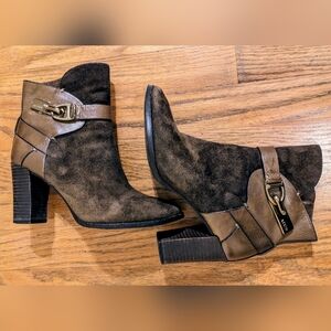 Aerin Two Tone Suede Gold Accented Zip Up Ankle 3" Ankle Booties sz 6
